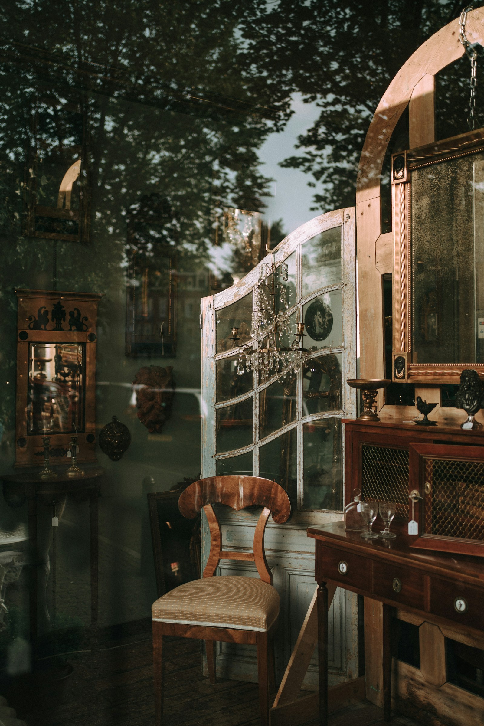 Illustrative interior photography. Not a photo of this listing.
