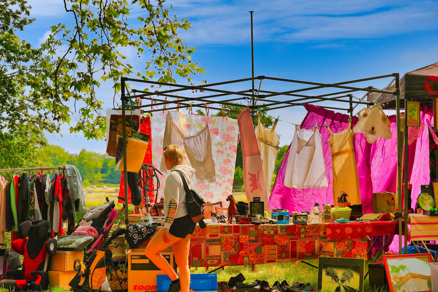 Illustrative outdoor market photography. Not a photo of this listing.
